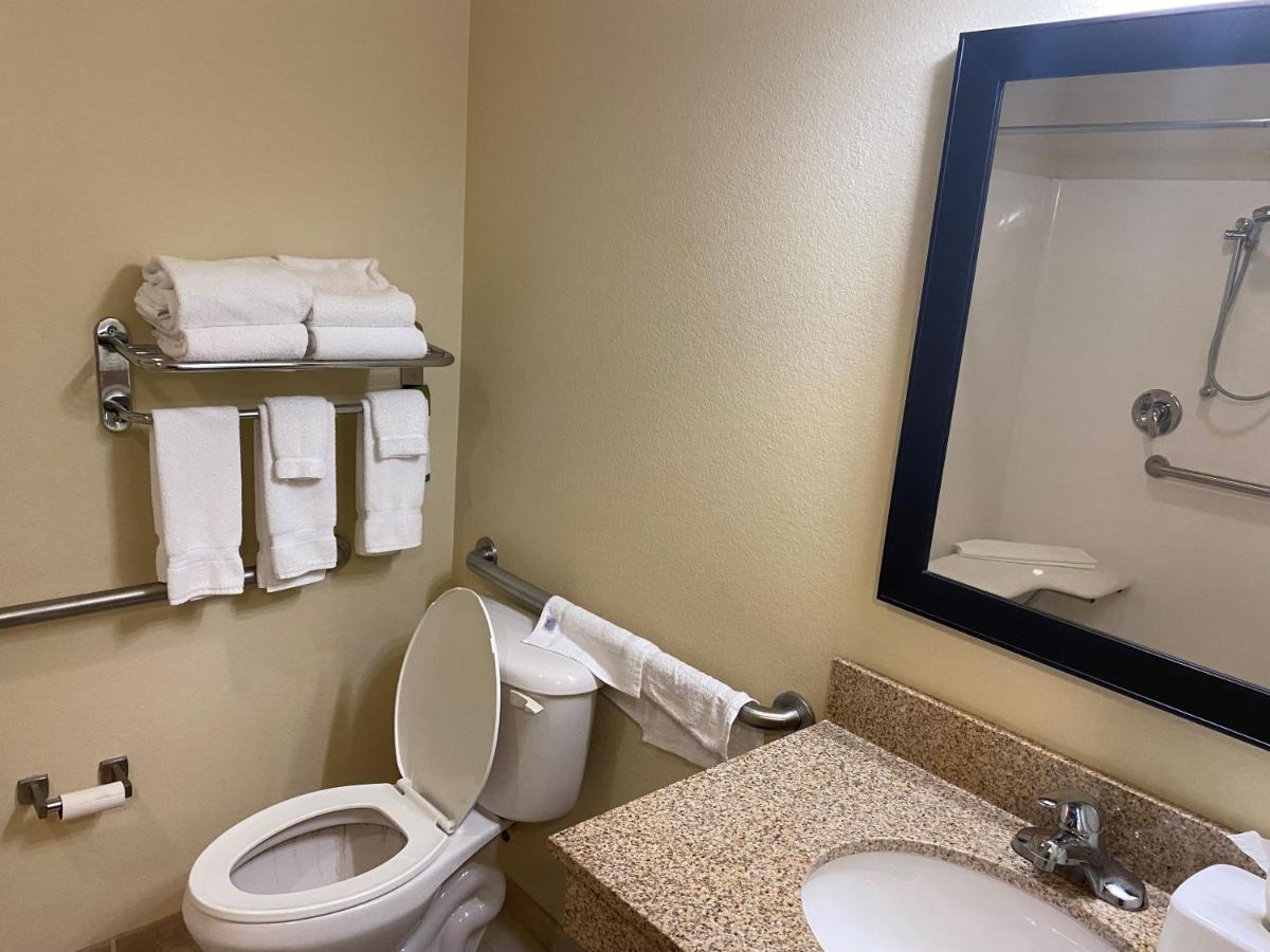 Americinn By Wyndham אושקוש מראה חיצוני תמונה