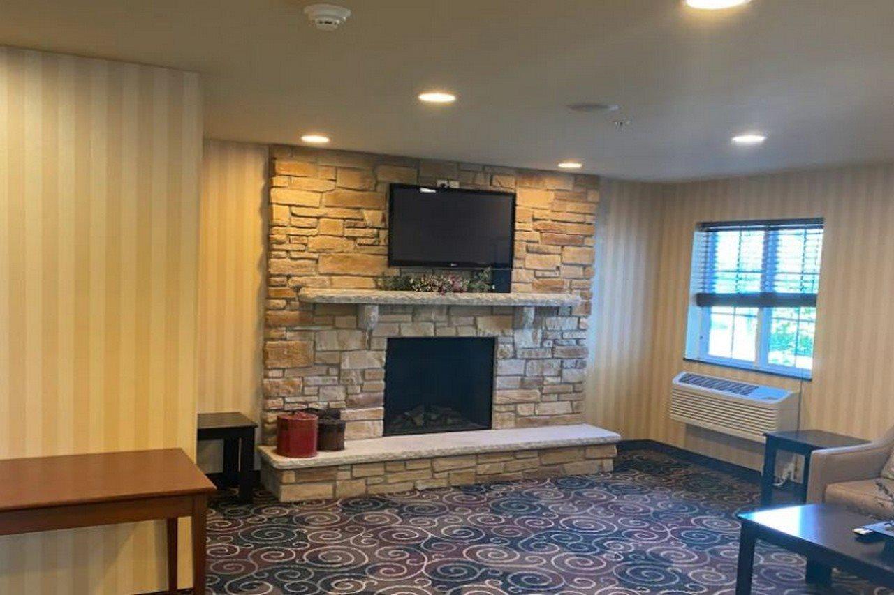 Americinn By Wyndham אושקוש מראה חיצוני תמונה